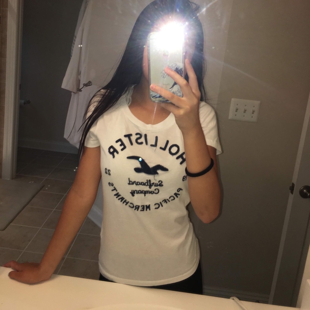 hollister tshirt